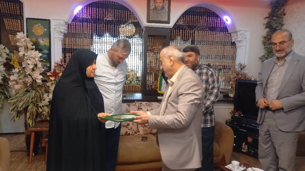در دیدار مدیرکل صمت گیلان با خانواده شهید تقی‌پور مطرح شد:  انقلاب ما، برای حفظ ارزش ها و فضایل اخلاقی بود