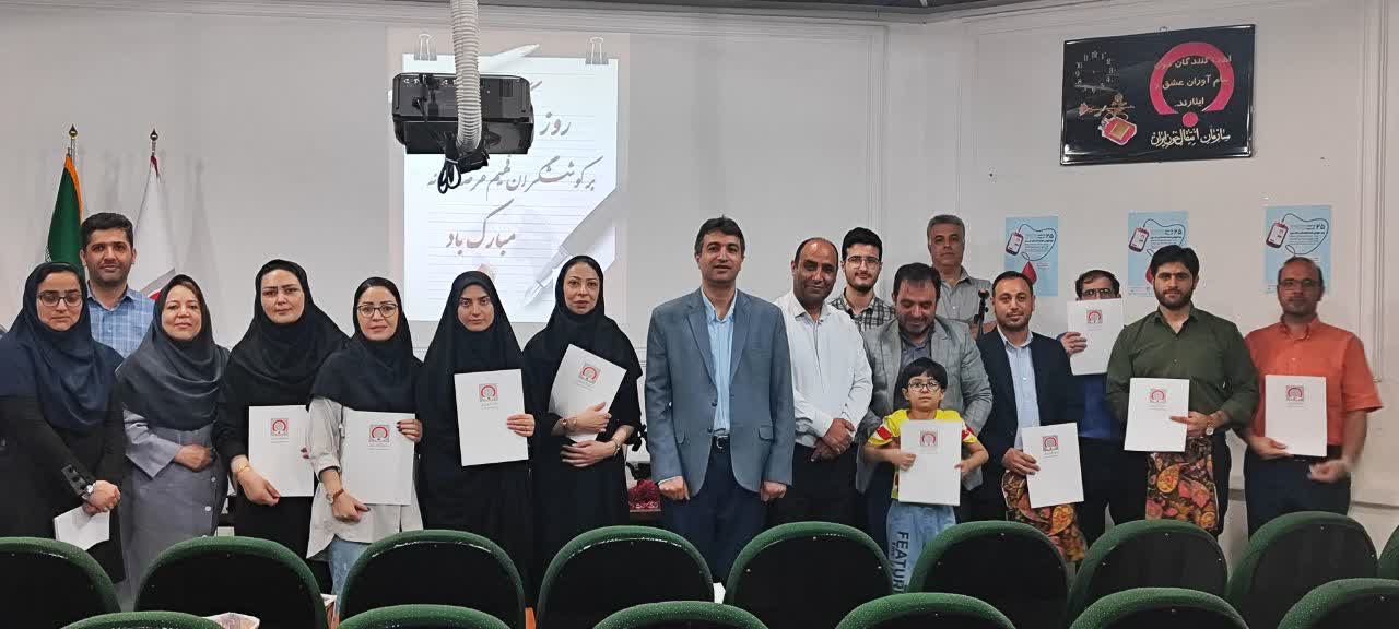 لوح راوی اهدای خون به خبرنگاران گیلان اهدا شد