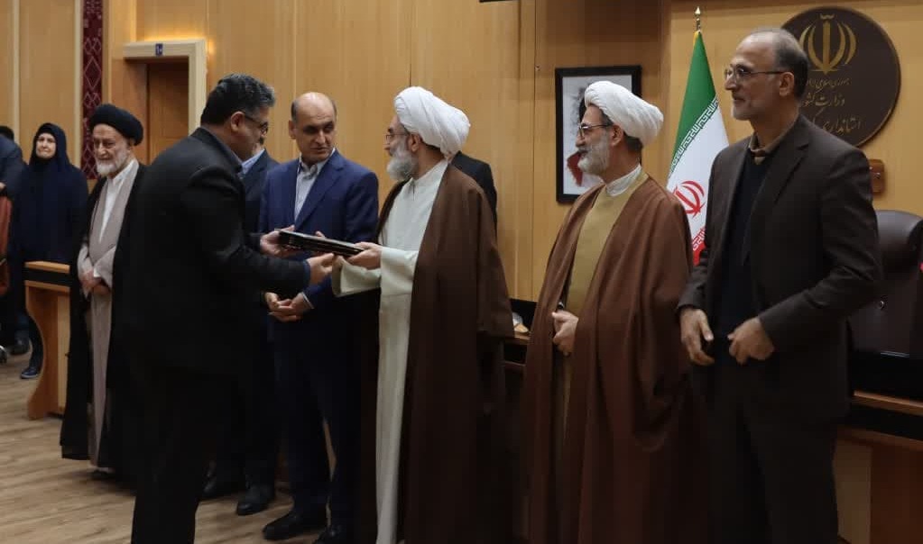 بنیاد مسکن گیلان در زمینه ترویج و توسعه فرهنگ اقامه نماز تقدیر شد