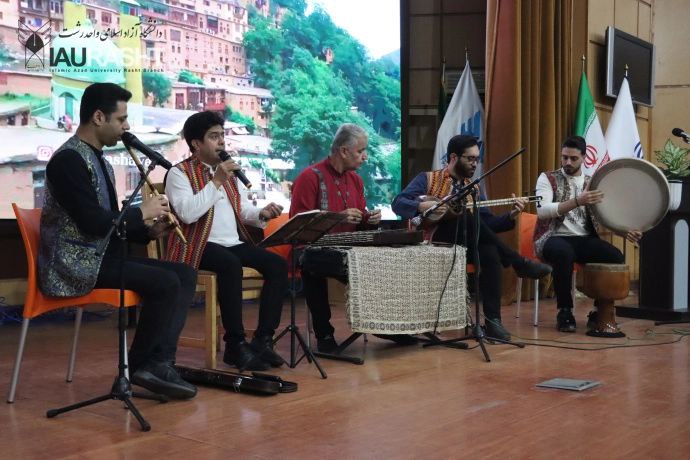 هنرنمایی گروه موسیقی “نوای صومعه” در دانشگاه آزاد رشت