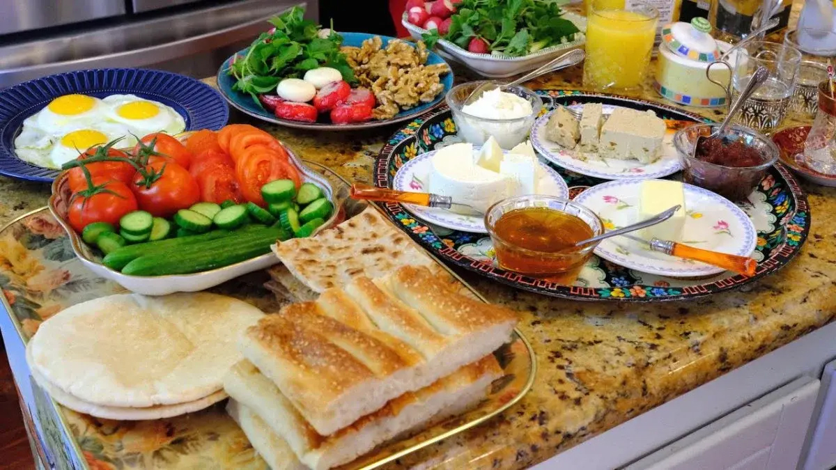 صبحانه؛ کلید انرژی روزانه یا عاملی برای خواب‌آلودگی؟