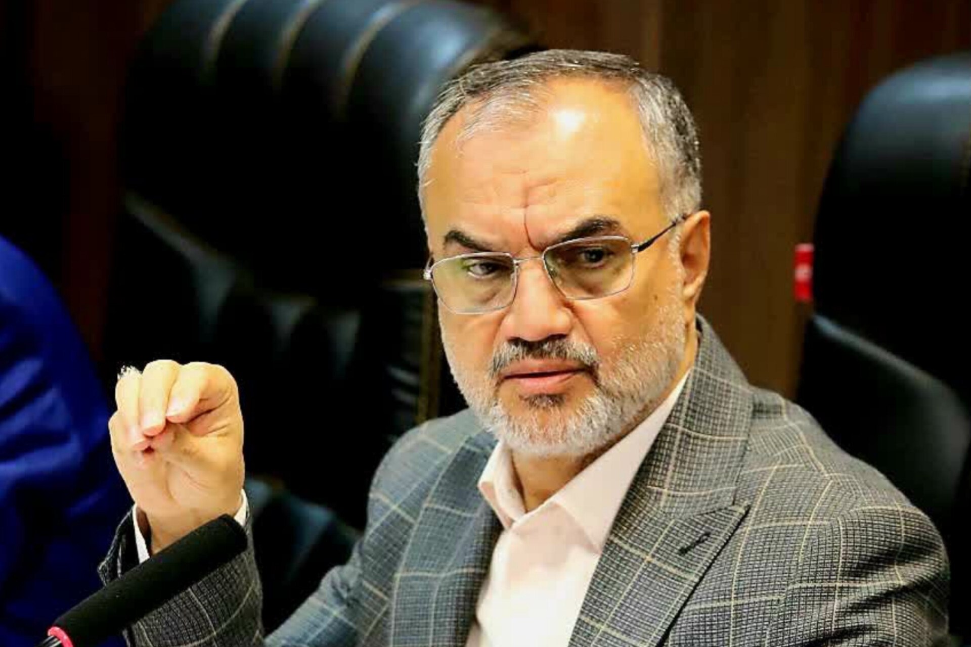 مطالبات شهرداری رشت از دستگاه‌های حفار تعیین تکلیف شود