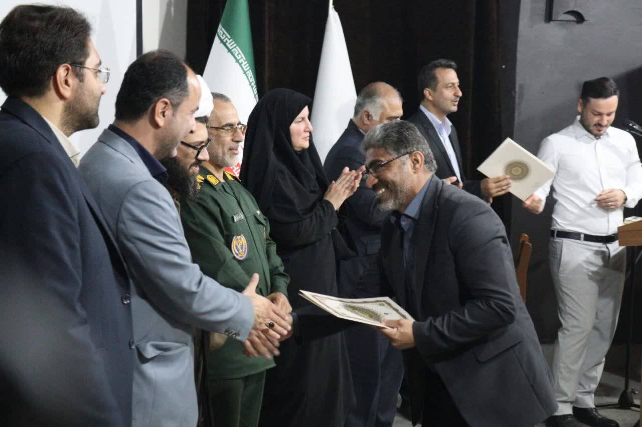 در گرامیداشت هفته دولت از کارمندان و مدیران شهرستان خمام تجلیل شد