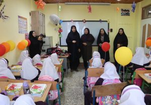 برگزاری جشن شکوفه‌ها در دبستان دخترانه شهید صدوقی ناحیه یک رشت