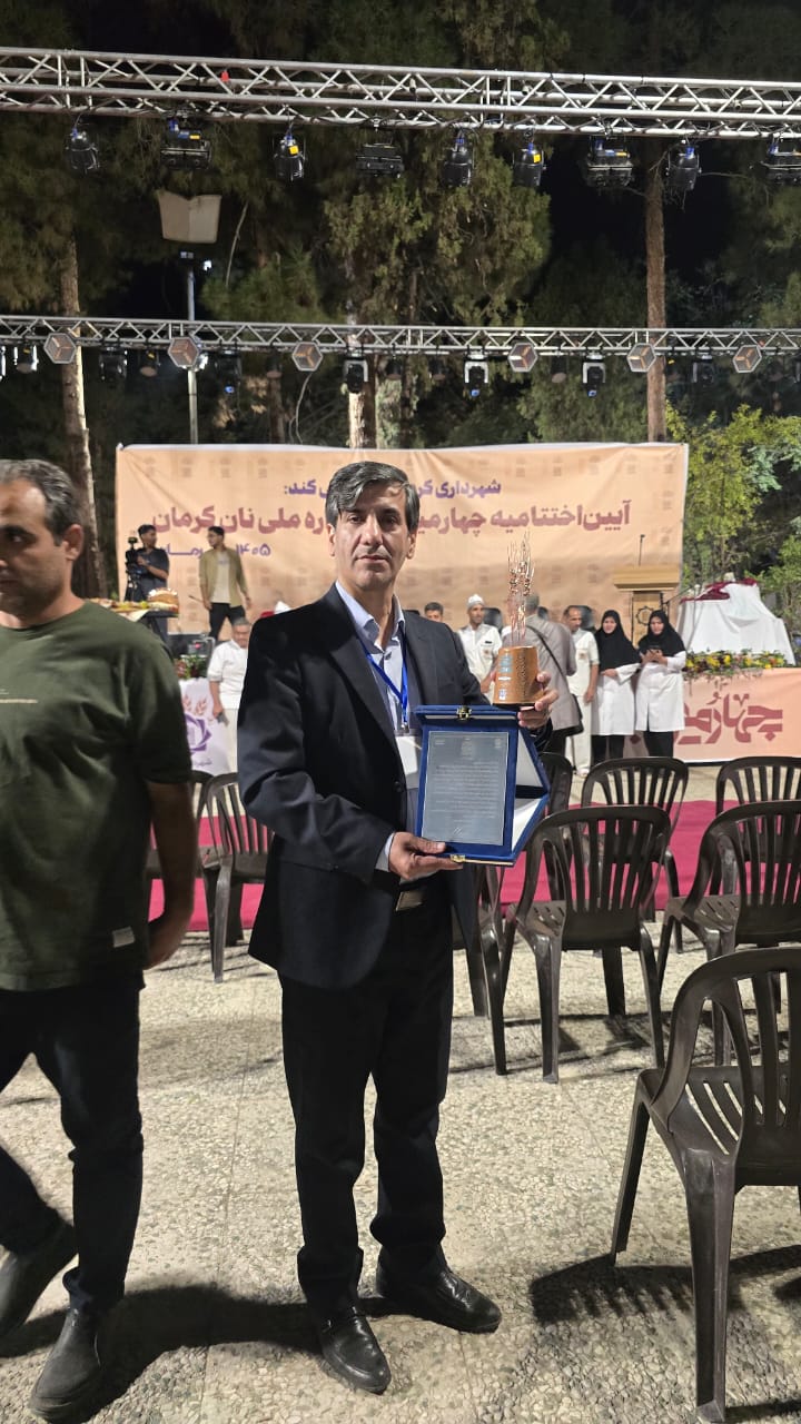تندیس تنور وخوشه زرین ازجشنواره کرمان به گیلان رسید