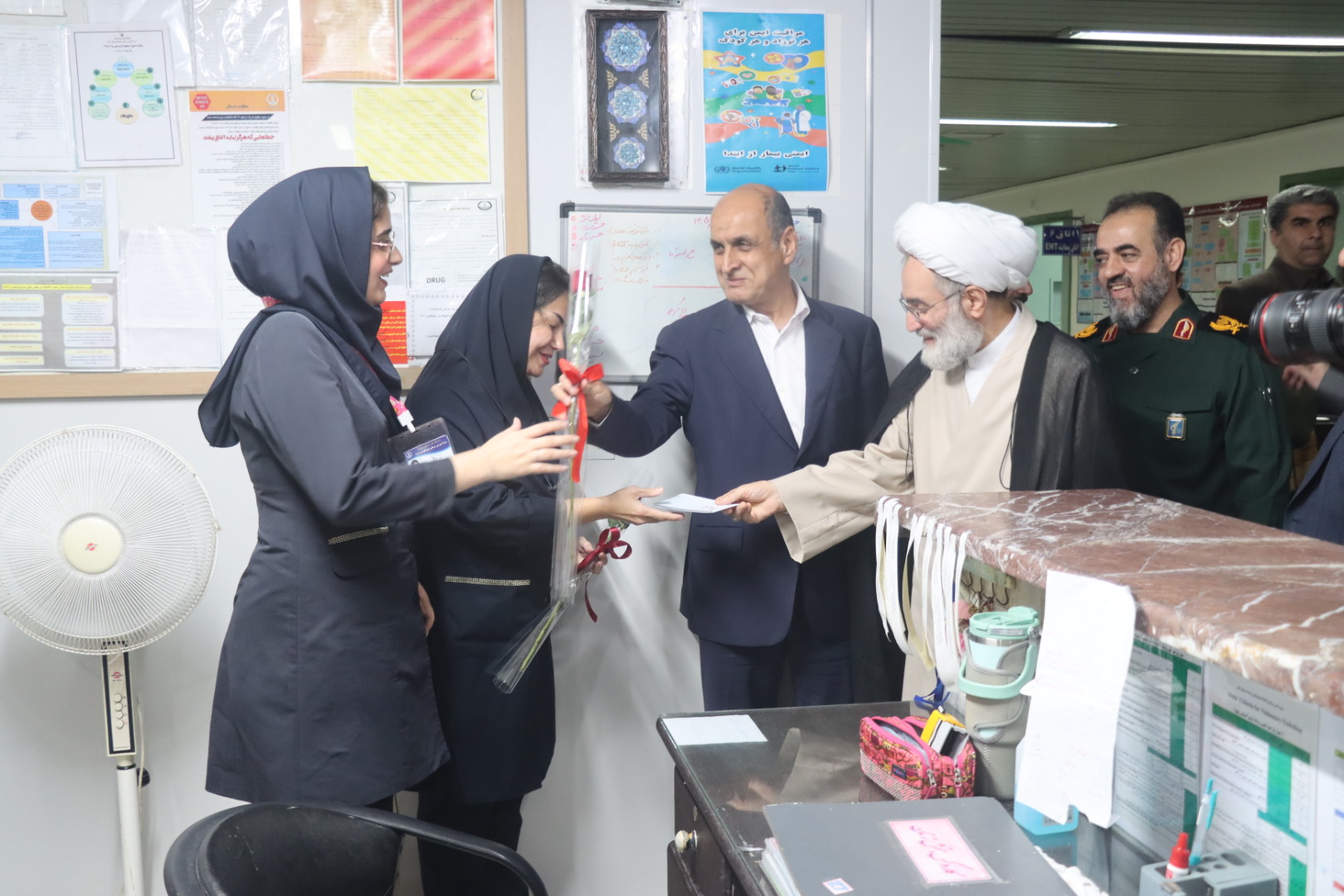 تجلیل استاندار از قهرمانان بی‌ادعای سلامت در رشت